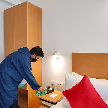 Kanak Beacon Hotel - Ashram Road アーメダバード エクステリア 写真