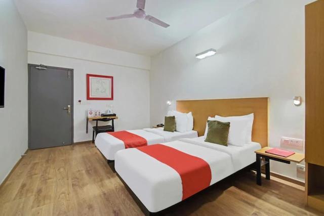 Kanak Beacon Hotel - Ashram Road アーメダバード エクステリア 写真