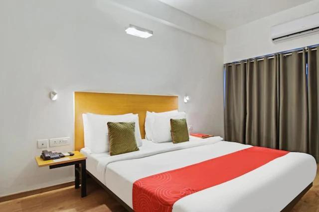 Kanak Beacon Hotel - Ashram Road アーメダバード エクステリア 写真