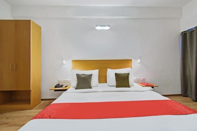 Kanak Beacon Hotel - Ashram Road アーメダバード エクステリア 写真