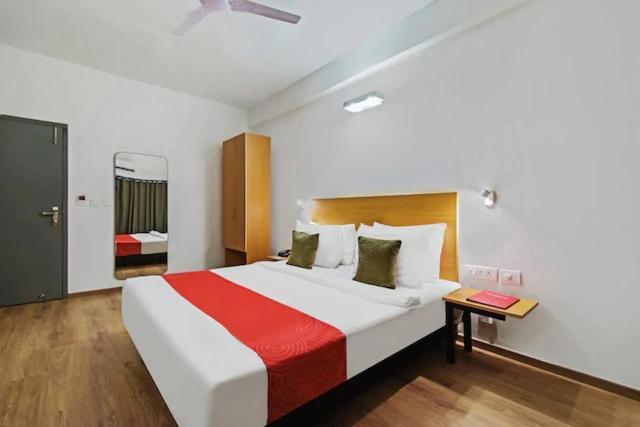 Kanak Beacon Hotel - Ashram Road アーメダバード エクステリア 写真