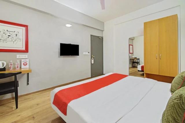 Kanak Beacon Hotel - Ashram Road アーメダバード エクステリア 写真