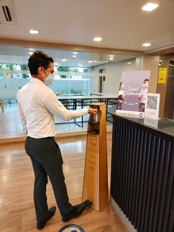 Kanak Beacon Hotel - Ashram Road アーメダバード エクステリア 写真